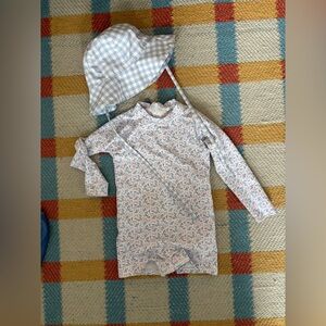 Minnow 2T (runs small) floral L-Sleeve Rash Guard Swim Suit w/ Gingham Sun Hat